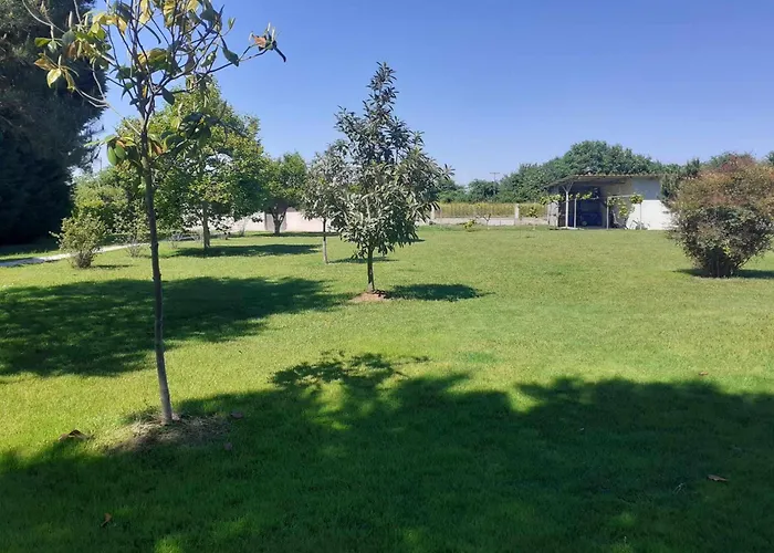 Large Garden Family Apartment *
