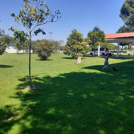 Large Garden Family דירה *