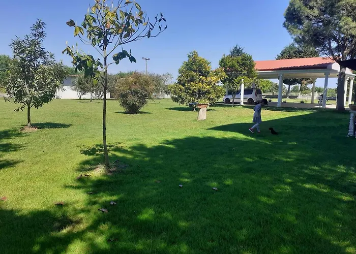 Large Garden Family דירה *