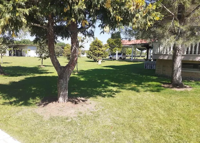 Large Garden Family דירה *